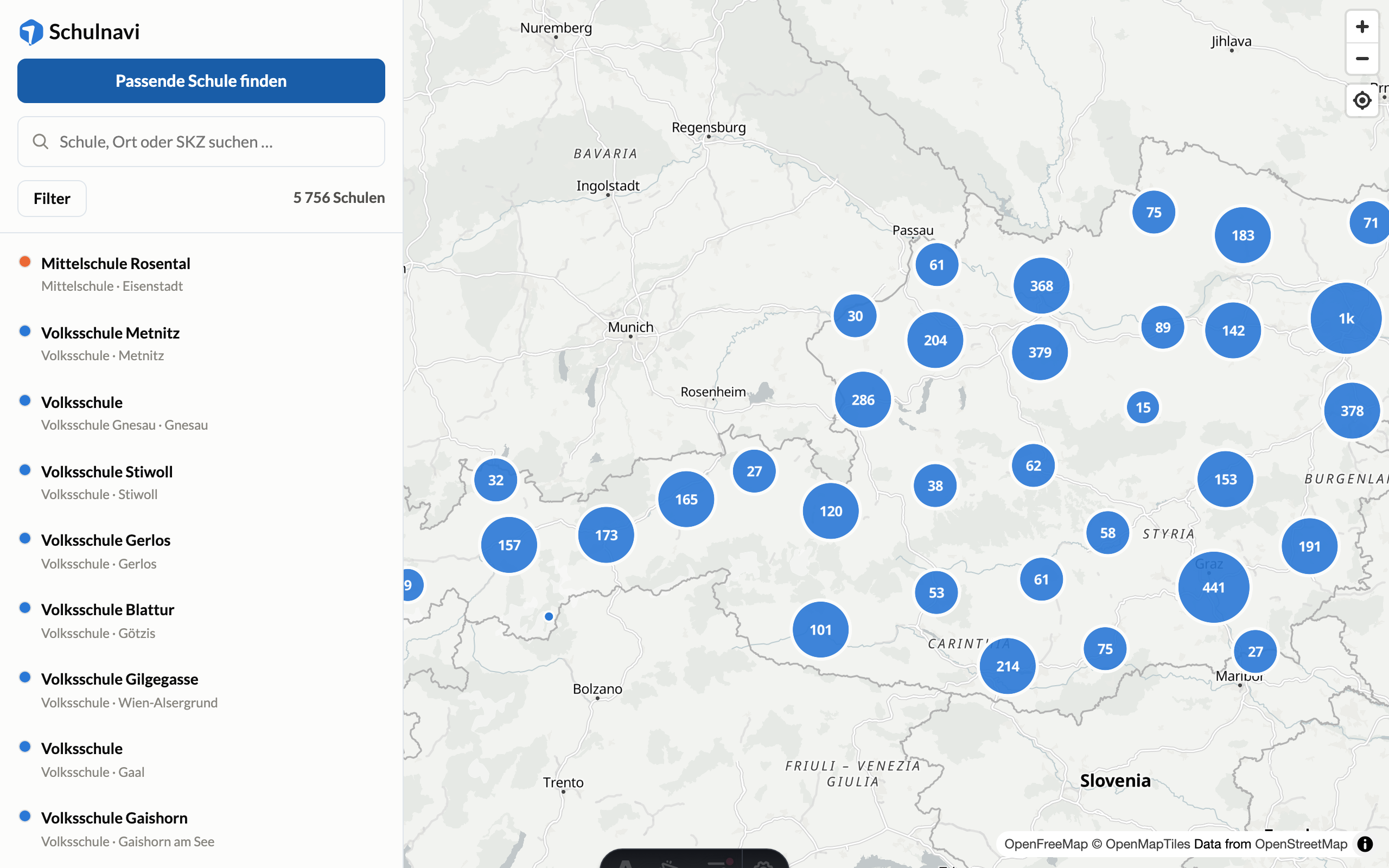 Bildschirmfoto der Schulnavi-Karte: Österreich mit 5 756 Schulen als farbige Cluster